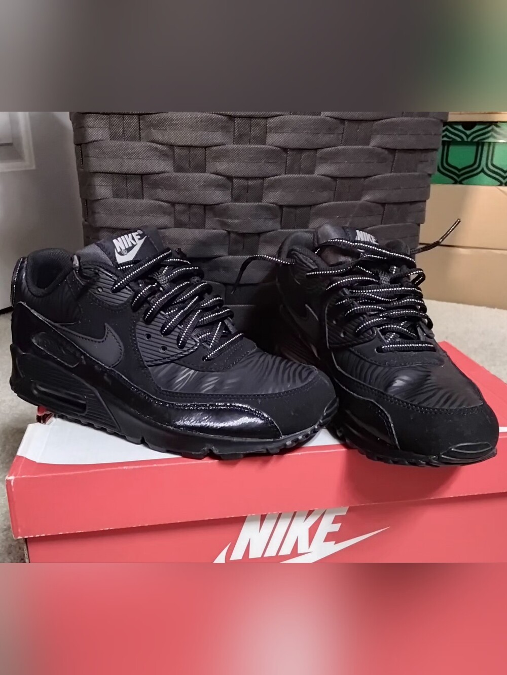 Nike Air Max 90, Black, Size 8 Women/6.5 Youth - Picture 4 of 14